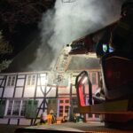 FW-EN: 50 Einsatzkräfte bekämpfen Brand eines Fachwerkhauses – Hattinger Feuerwehr mehr als 10 Stunden im Einsatz