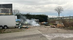 FW Xanten: Brand von Unrat im Birtener Gewerbegebiet