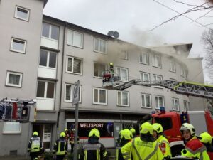FW-GE: Einsatz in der Altstadt – Feuerwehr Gelsenkirchen löscht Brand im Schlafzimmer.