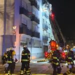 FW-M: Brand in Mehrparteienhaus, eine Person verletzt (Neuhausen)