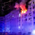 FW Dresden: Ein Verletzter und massiver Gebäudeschaden nach Wohnungsbrand