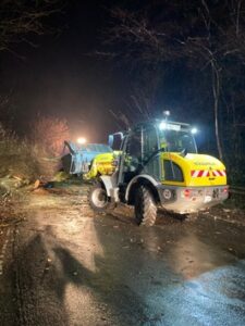 FW-EN: Umgestürzter Baum sorgt für zweistündigen Einsatz der Feuerwehr Hattingen