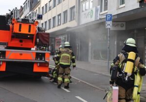 FW-E: Küchenbrand in einem asiatischen Restaurant – keine Verletzten