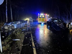 FW Helmstedt: Schwerer Verkehrsunfall auf der B244