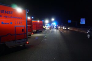 FW Ratingen: Verkehrsunfall auf Autobahn bei Ratingen – Fünf verletzte Personen