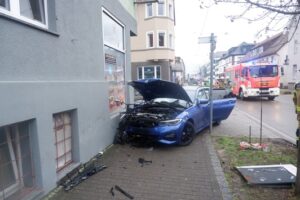 FW Stuttgart: Verkehrsunfall mit mehreren Beteiligten
