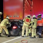 FW Lehrte: Junge Frau fährt unter LKW und wird lebensgefährlich Verletzt. Rettungsgasse bereitet Probleme