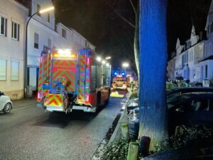FW-BN: Vermeintlicher Gebäudebrand in Plittersdorf – Eine Person gerettet, mehrere Gasflaschen gesichert