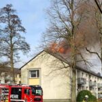 FW-E: Dachstuhlbrand in einem Mehrfamilienhaus – starke Rauchentwicklung weit sichtbar