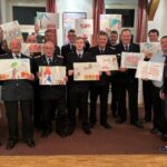 FW-OLL: Ein Ort dankt ihrer Feuerwehr: Grundschule Harpstedt malt Porträts für Einsatzkräfte