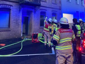 FW-GL: Eine Person bei Wohnungsbrand in der Stadtmitte von Bergisch Gladbach gerettet