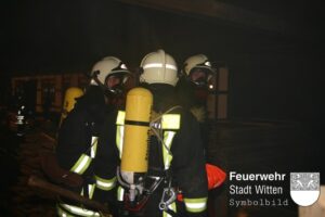 FW Witten: Nächtlicher Brand in Wohnanlage, keine Verletzten