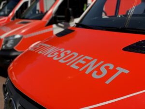 FW Alpen: Feuerwehr leistet Tragehilfe