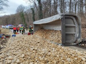 FW Eigeltingen: Einsatz der Feuerwehr Abteilungen Eigeltingen, Reute und Stockach wegen Verkehrsunfall auf der L440
