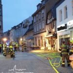 FW Kamen: Brennende Pizzeria in der Kamener Innenstadt