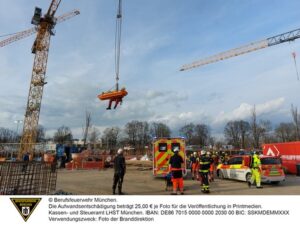 FW-M: Bauarbeiter schwer verletzt (Bogenhausen)