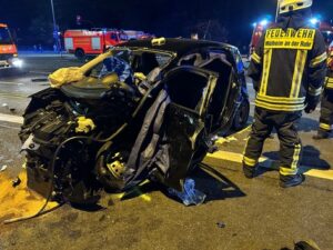 FW-MH: Schwerer Verkehrsunfall in Mülheim an der Ruhr – 5 Personen verletzt