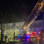 FW-HAAN: Kellerbrand in Gebäude für Betreutes Wohnen – 10 Bewohner über Hubrettungsfahrzeug gerettet