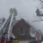 KFV-CW: Wohnhaus nach Brand einsturzgefährdet – Technisches Hilfswerk trägt Hausanbau ab