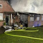 FW-LK Leer: Frau aus brennendem Haus gerettet – Ersthelfer erlitten selber Rauchvergiftungen – Vier verletzte nach Feuer in Holtland