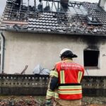 FW-GL: Wohnhaus im Stadtteil Moitzfeld durch Feuer total zerstört