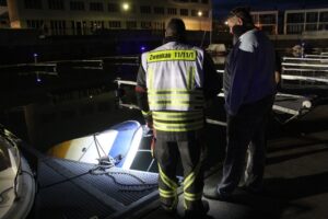 FW LK Leipzig: Motorboot untergegangen – Zwenkauer See