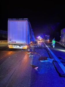 FW Helmstedt: Verkehrsunfall mit zwei LKW auf der BAB2