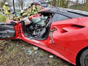 FW Olfen: Schwerer Verkehrsunfall auf Vinnumer Landweg fordert zwei Verletzte – Rettungshubschrauber im Einsatz