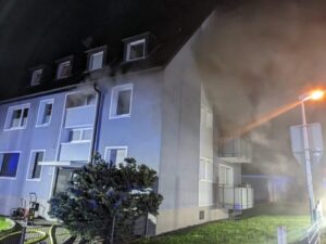 FW-E: Küchenbrand sorgt für starke Rauchentwicklung – Bewohner konnten sich selber in Sicherheit bringen