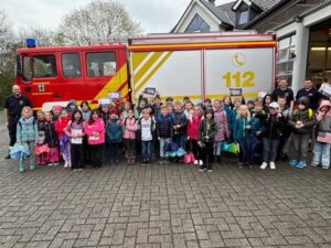 FW Drolshagen: Grundschulkinder zu Besuch bei der Feuerwehr