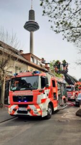 FW-F: Einsatzreicher Sonntag für die Frankfurter Feuerwehr