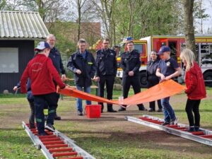 FW Bremerhaven: Kinderfeuerwehr Weddewarden richtet erstmals die Abnahme der Kinderflamme aus