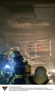 FW-M: Kleintransporter brennt in Tunnel (Sendling)
