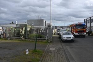 FW Pulheim: Brand einer Müllpresse löst Feuerwehreinsatz aus