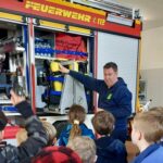 FW Hünxe: 40 Kinder zu Gast bei der Feuerwehr – Brandschutzerziehung in Bruckhausen