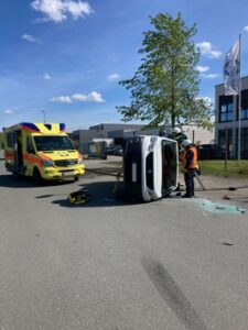FW-EN: Verkehrsunfall mit zwei Verletzten & Gasgeruch im Wohngebäude – Zwei nahezu zeitgleiche Einsätze für die Hattinger Feuerwehr