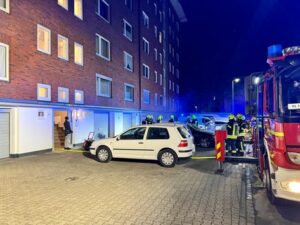 FW-GE: Schneller Einsatz der Feuerwehr Gelsenkirchen bei Kellerbrand in Bulmke-Hüllen