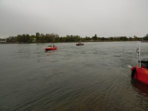 FW-KA: Rettungsaktion nach vermisster Person auf dem Rhein