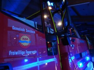 FW Sonsbeck: Gemeldeter Zimmerbrand mit Menschenleben in Gefahr und Türöffnung