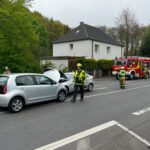 FW-EN: Verkehrsunfall auf der Kreuzung Herdecker Bach, Ecke Ender Talstraße – 2 Personen verletzt – Technische Rettung aus PKW durchgeführt