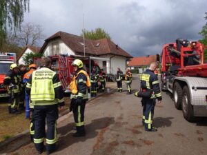 Feuerwehr MTK: Wasserrettungsübung auf dem Main bei Hochheim: Erfolgreicher Einsatz von rund 100 Einsatzkräften