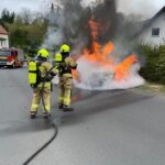 FW-DT: Unklare Rauchentwicklung und Fahrzeugbrand