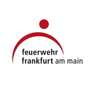 FW-F: Brennender Kinderwagen im Treppen-Raum schneidet Fluchtweg ab