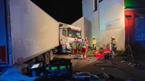 FW-KLE: Schwerer Verkehrsunfall in Kellen