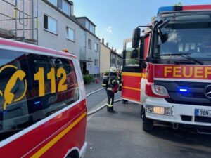 FW Dinslaken: Zimmerbrand auf der Buchenstraße