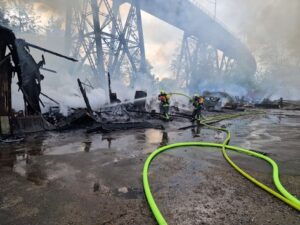 FW-RD: Großfeuer in Rendsburg mehr als 100 Einsatzkräfte löschten das Feuer