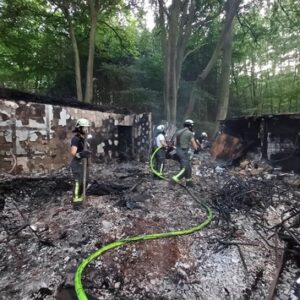 FW-EN: Wetter – gemeldeter Kleinbrand beschäftigt die Feuerwehr Wetter (Ruhr) insgesamt drei Stunden am Montag