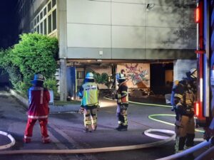 FW-E: Feuer in Borbecker Gymnasium – Feuerwehr verhindert Brandausbreitung