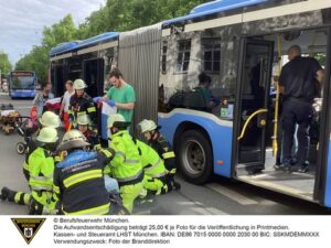FW-M: Busunfälle fordern Münchner Einsatzkräfte (Stadtgebiet)