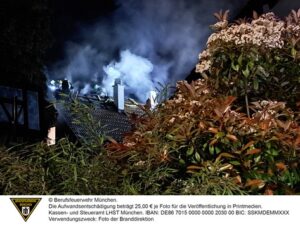 FW-M: Hoher Sachschaden nach Dachstuhlbrand (Waldperlach)